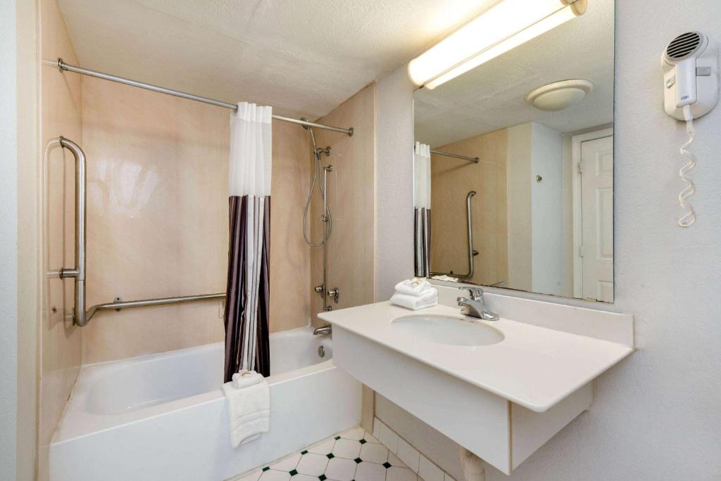 La Quinta Inn by Wyndham Bossier City image 12