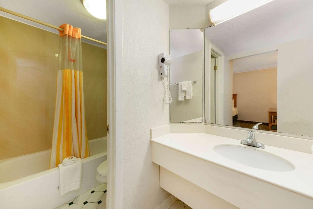 La Quinta Inn by Wyndham Bossier City image 17