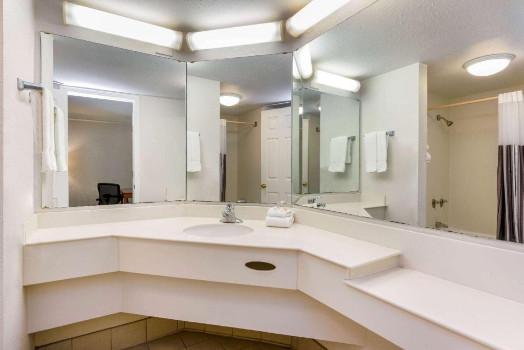 La Quinta Inn by Wyndham Bossier City image 20